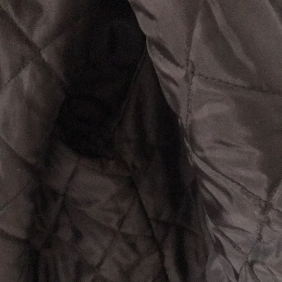 NWOT! Tommy Hilfiger Quilted Shirt. Size medium. Long Sleeve Black/Red Plaid - Picture 3 of 6